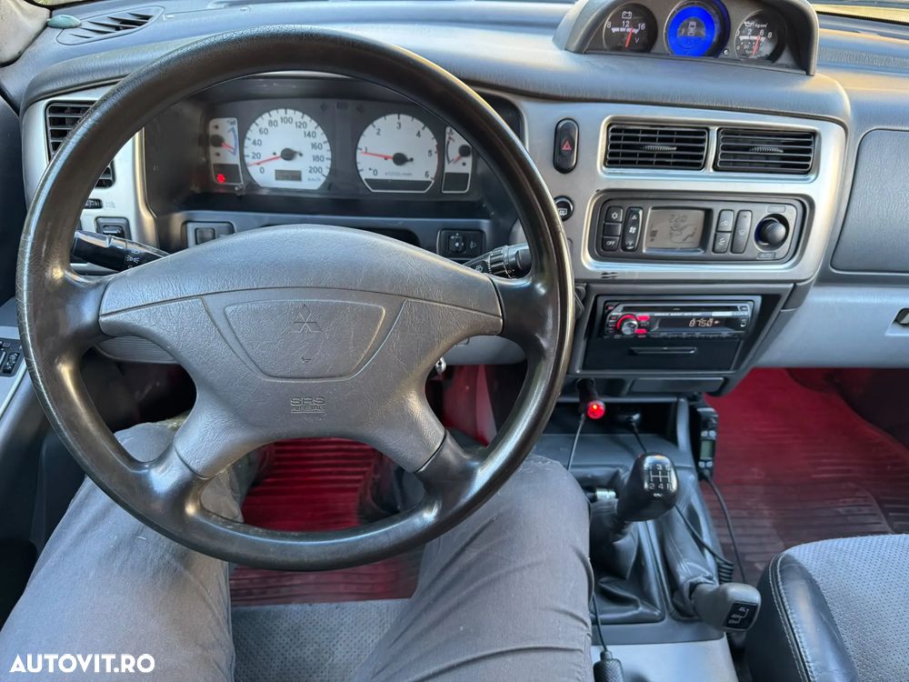 Mitsubishi Pajero - 13