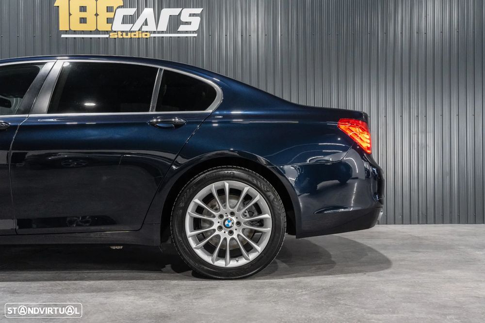 BMW 740 d Pack M - 32