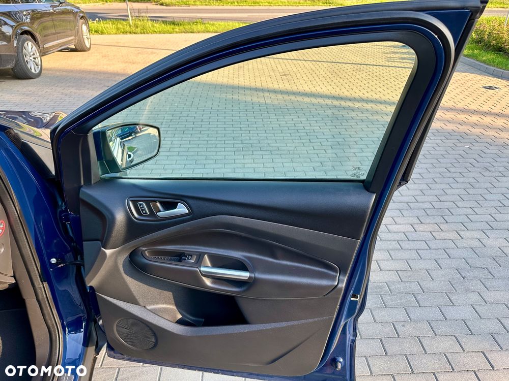 Ford Kuga 2.0 TDCi 2x4 Titanium - 25