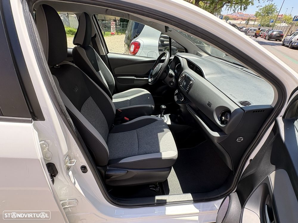 Toyota Yaris 1.5 HSD Comfort+Navi - 14