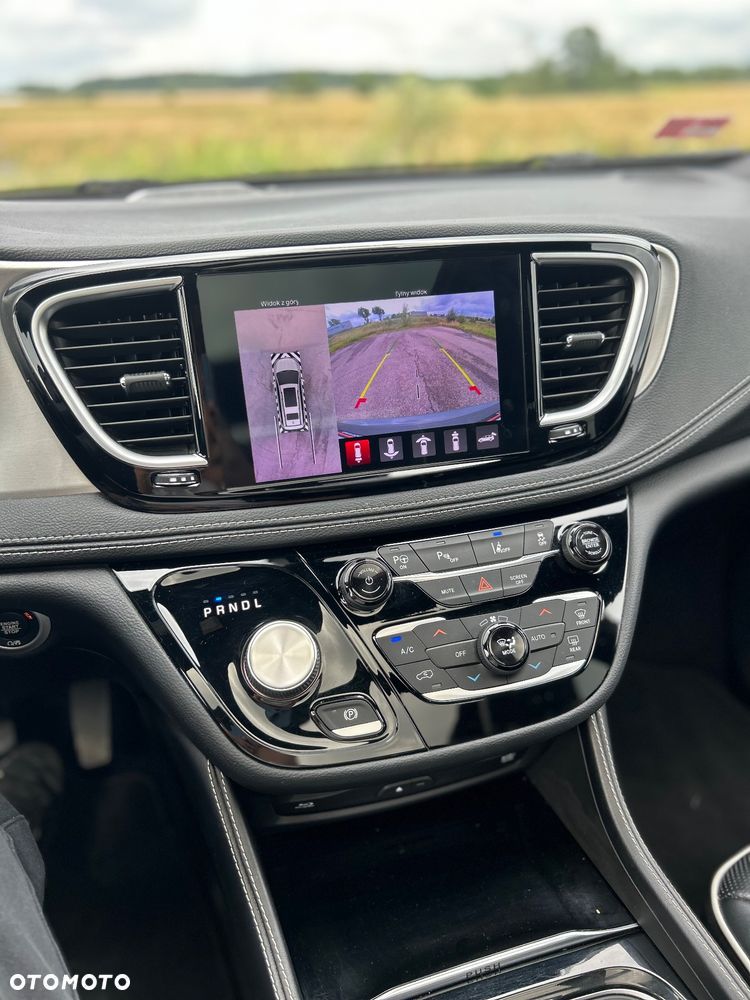 Chrysler Pacifica - 12