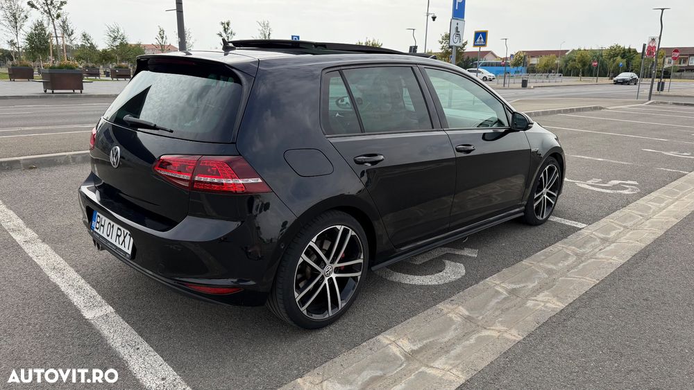 Volkswagen Golf - 2