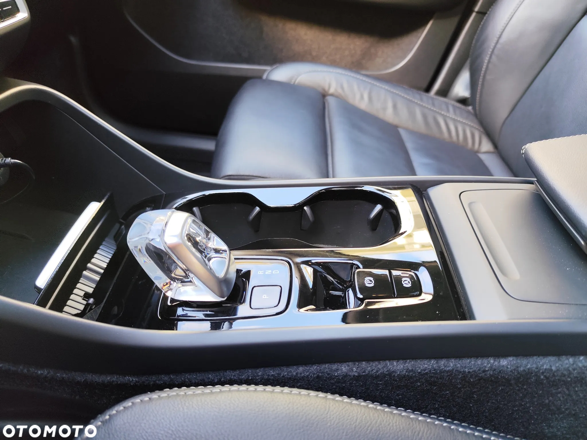 Volvo XC 40 B5 AWD Ultimate Dark - 25
