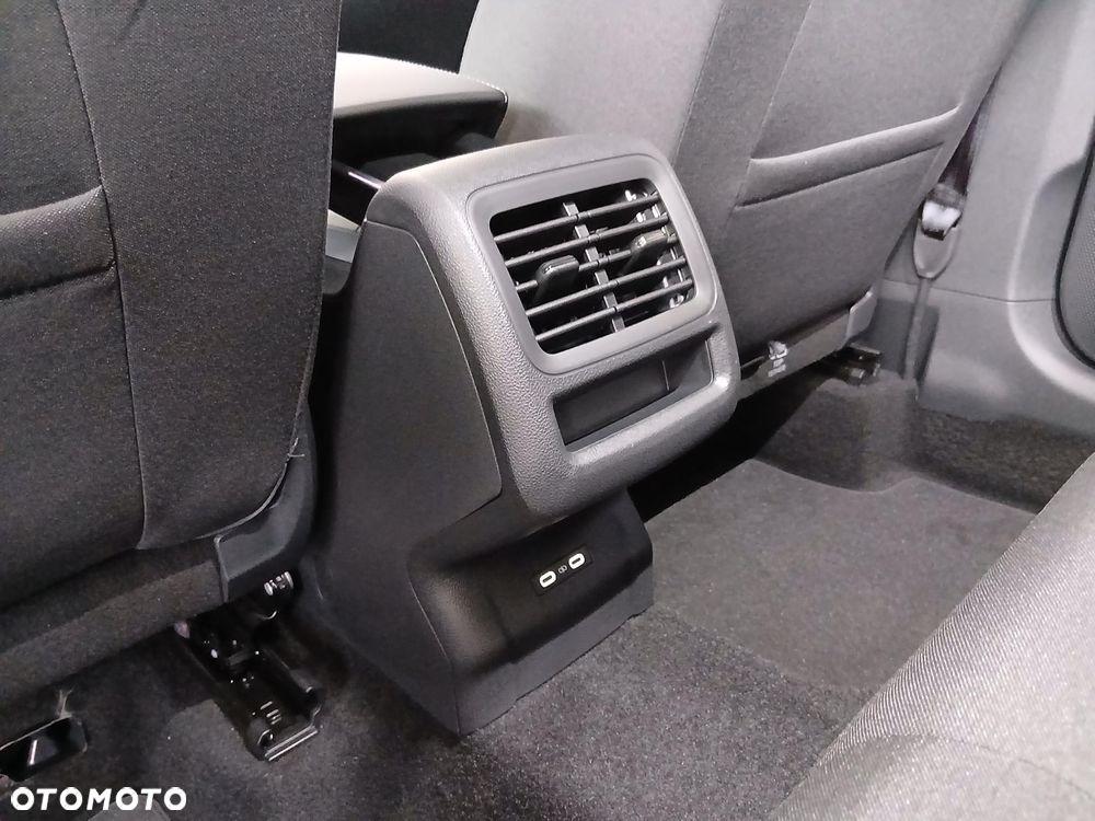 Volkswagen T-Roc 1.5 eTSI Life DSG - 25