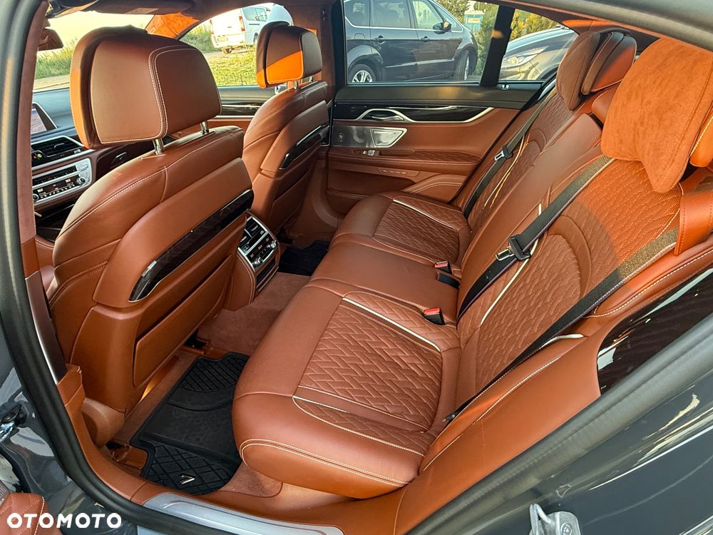 BMW Seria 7 750i xDrive sport - 33