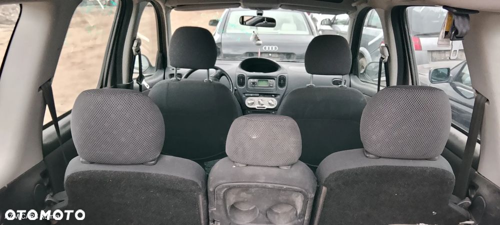 TOYOTA YARIS VERSO - 8