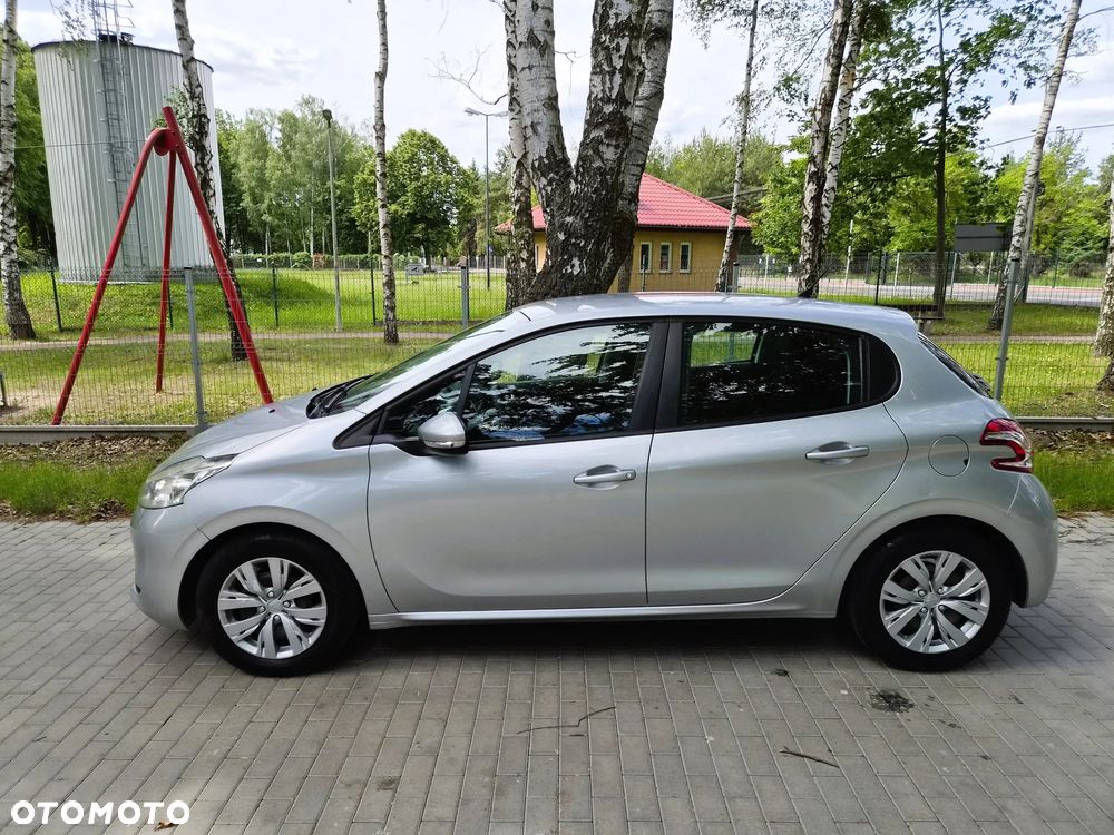 Peugeot 208 - 37
