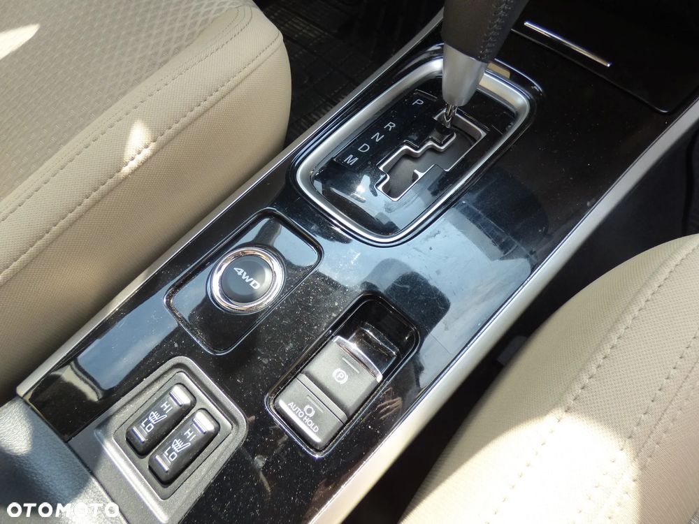 Mitsubishi Outlander - 26