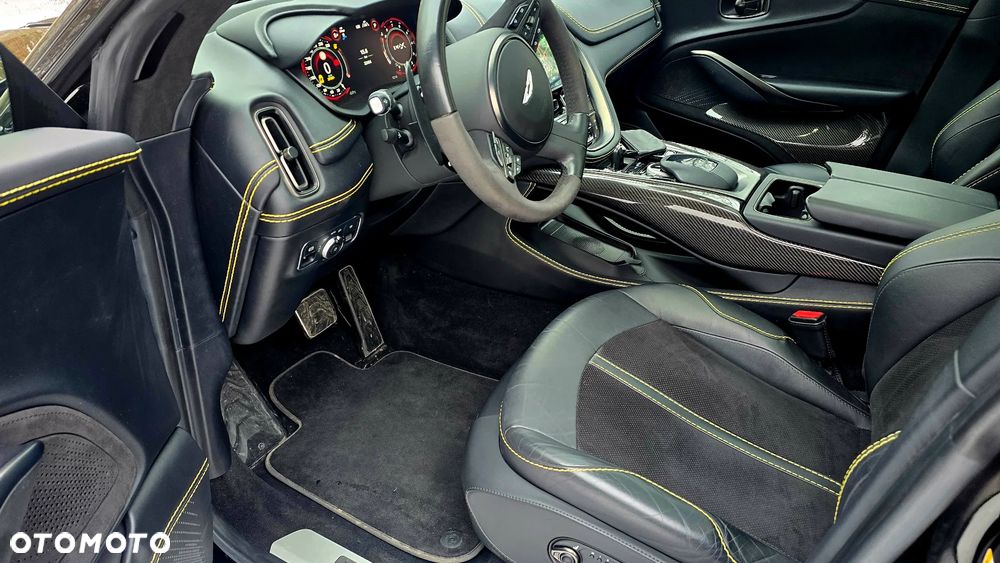 Aston Martin DBX - 9