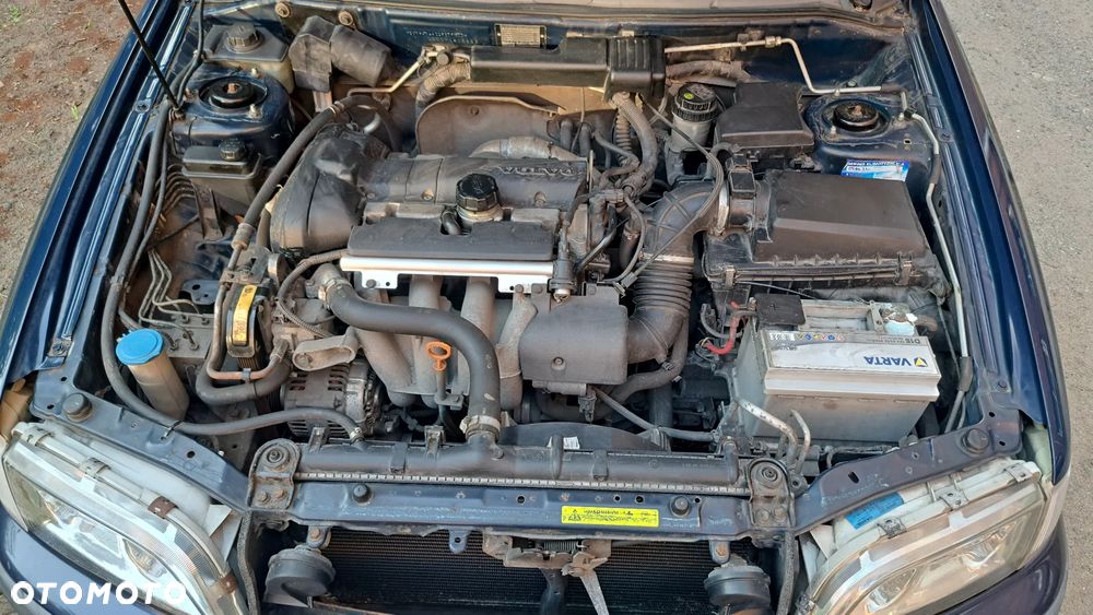 Volvo V40 1.8 - 12