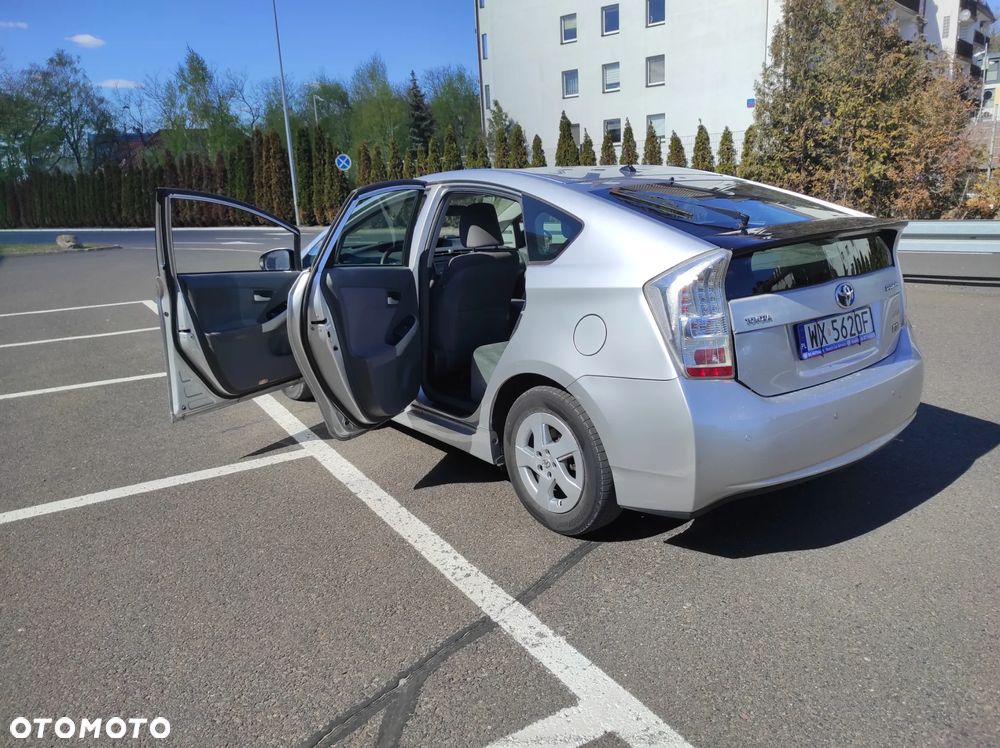 Toyota Prius (Hybrid) - 8