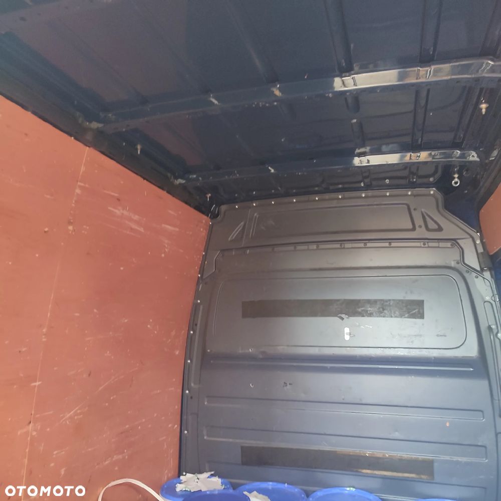 Mercedes-Benz Sprinter - 14