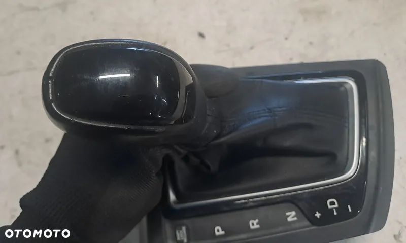 HYUNDAI I20 15r RAMKA MIESZEK ZMIANY BIEGÓW 84650-C8100 - 2