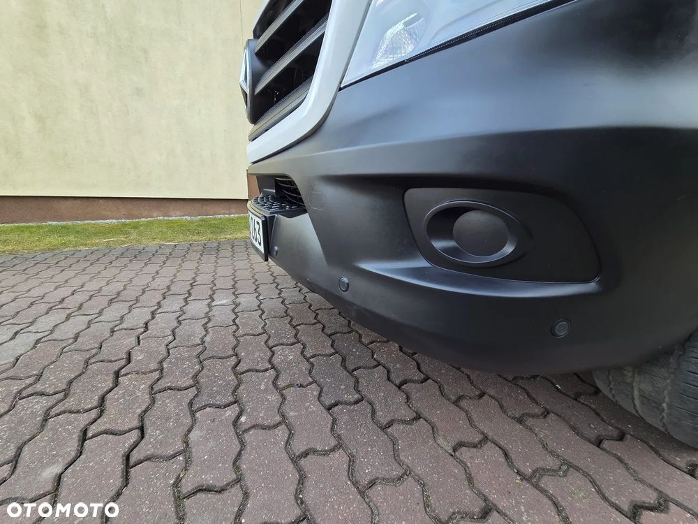 Mercedes-Benz Sprinter - 24