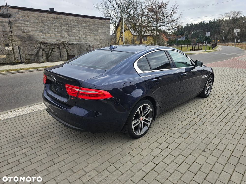 Jaguar XE 20d Prestige - 3