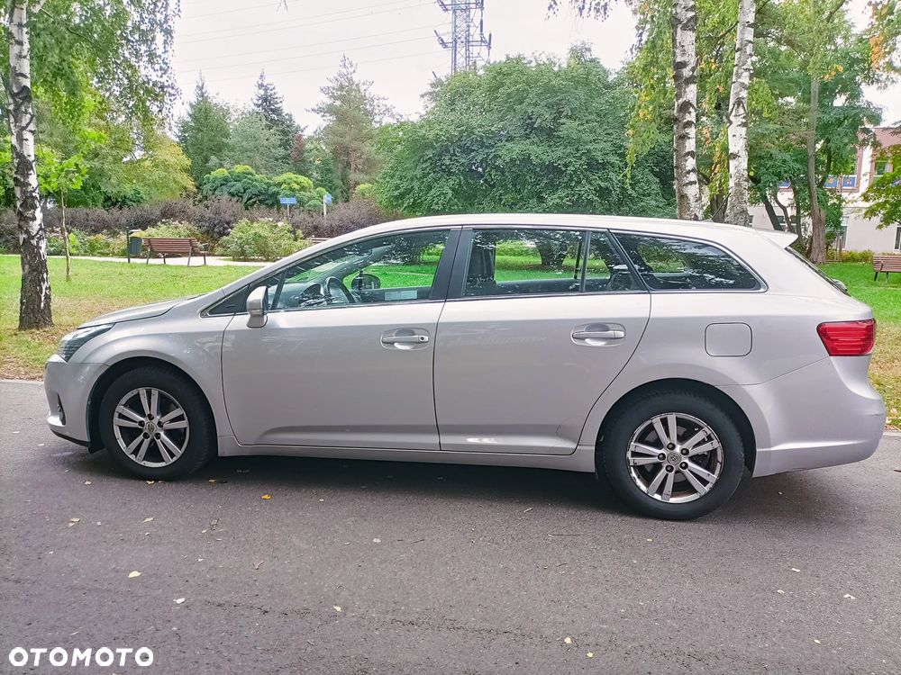 Toyota Avensis 2.0 D-4D Sol - 4