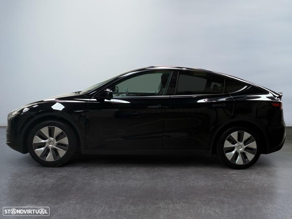 Tesla Model Y Standard RWD - 9