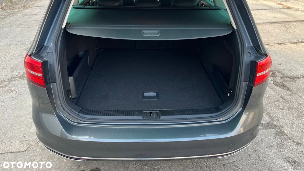 Volkswagen Passat 2.0 TDI SCR 4Motion DDG Highline - 16