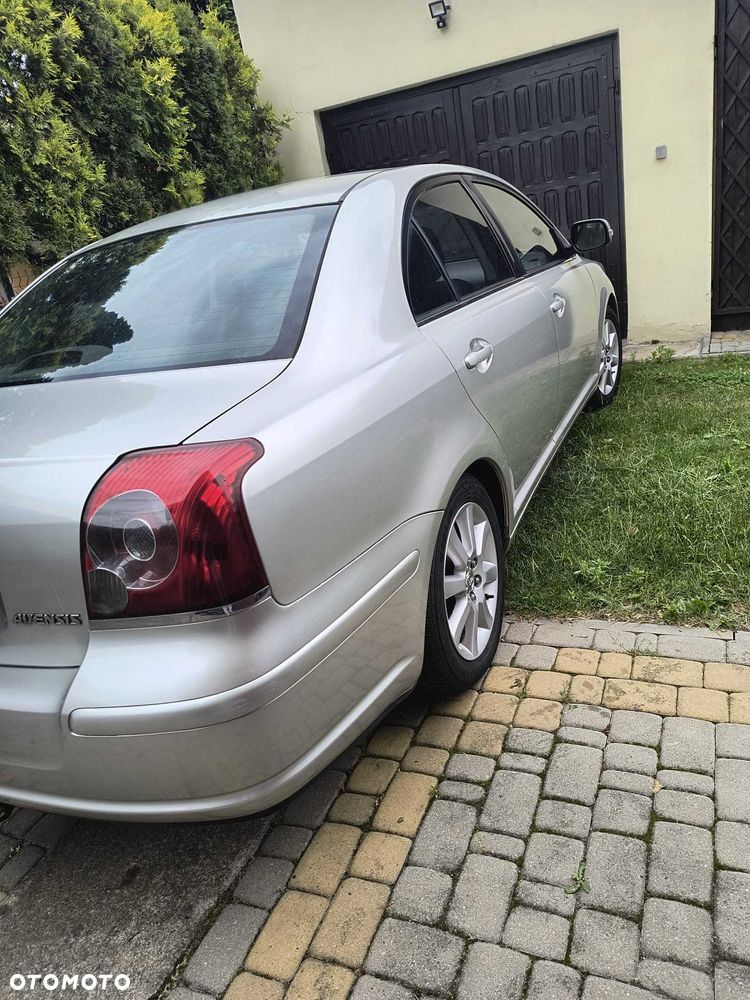 Toyota Avensis - 4