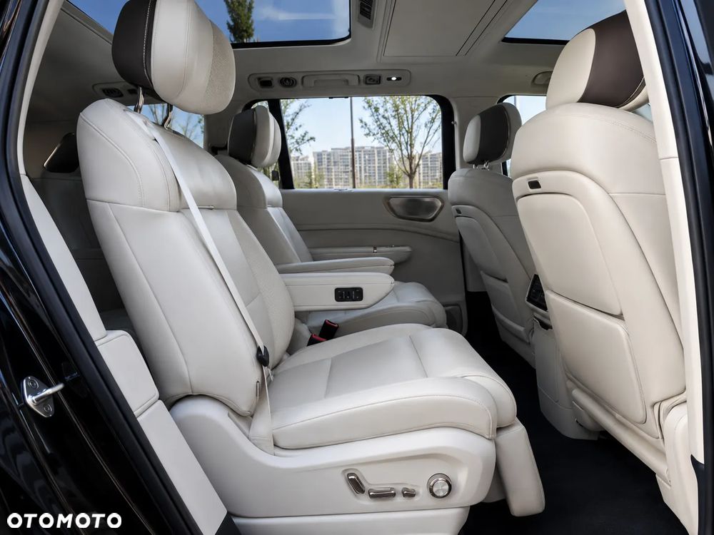Lynk & Co 900 - 7