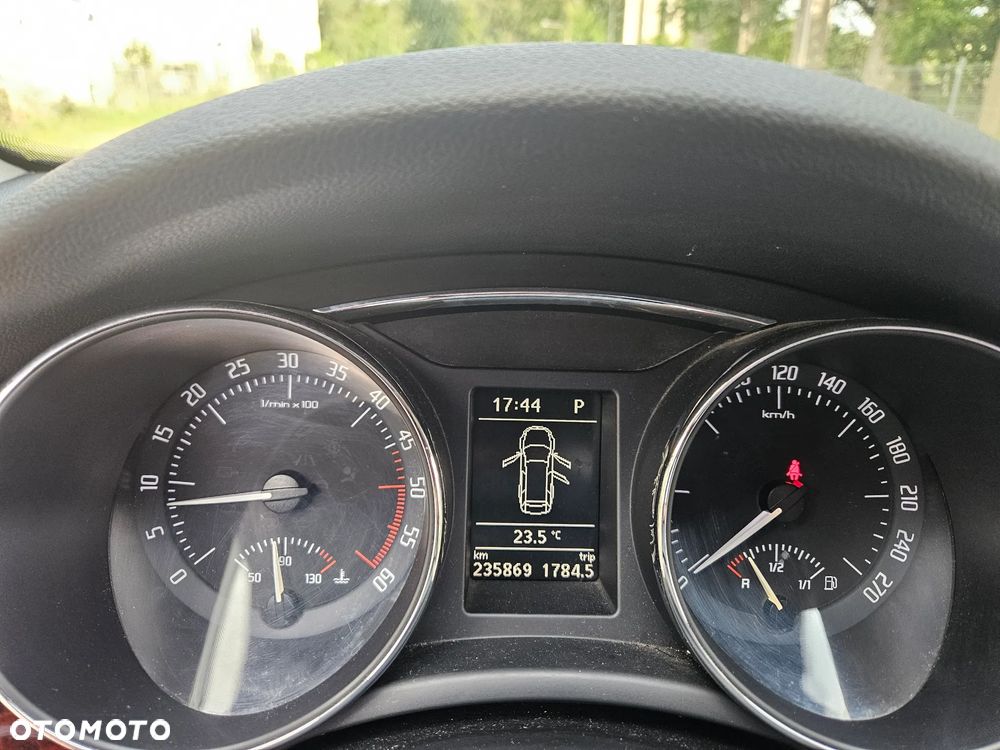 Skoda Superb 2.0 TDI DSG Elegance - 30