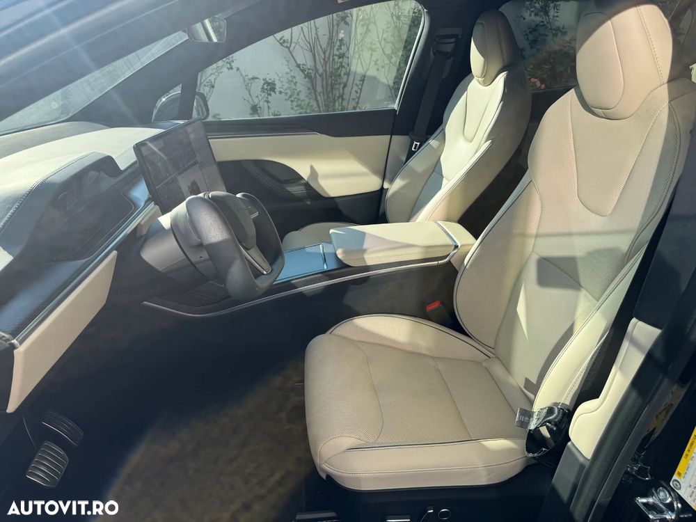 Tesla Model X Plaid - 14