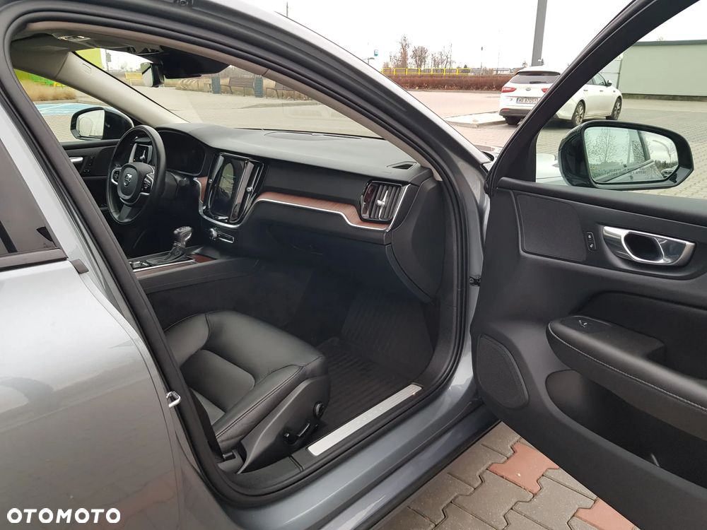 Volvo S60 T5 AWD Momentum Pro - 16