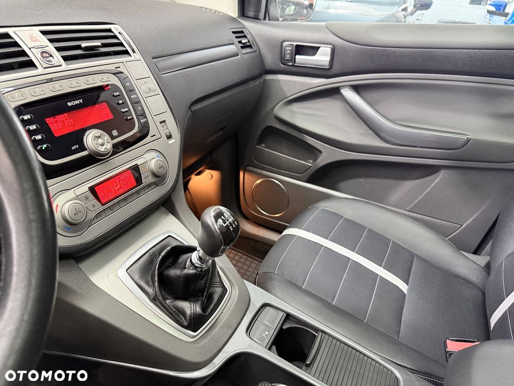 Ford Kuga 2.0 TDCi 2x4 Titanium - 22