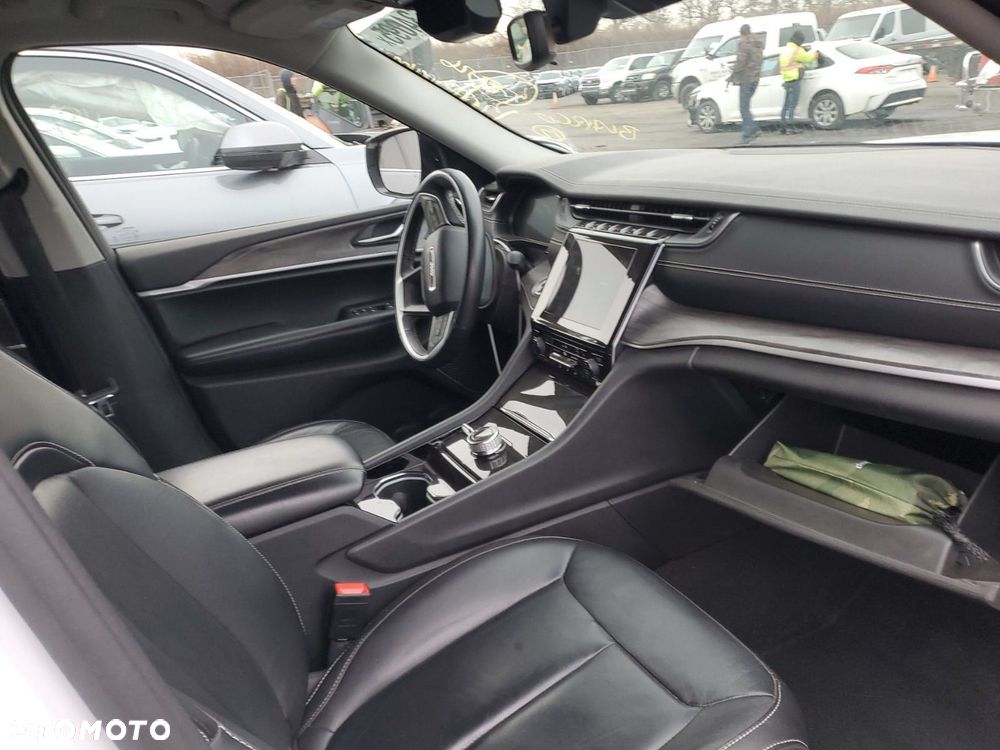 Jeep Grand Cherokee - 37
