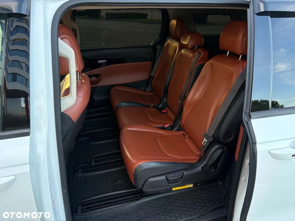 Kia Carnival - 30