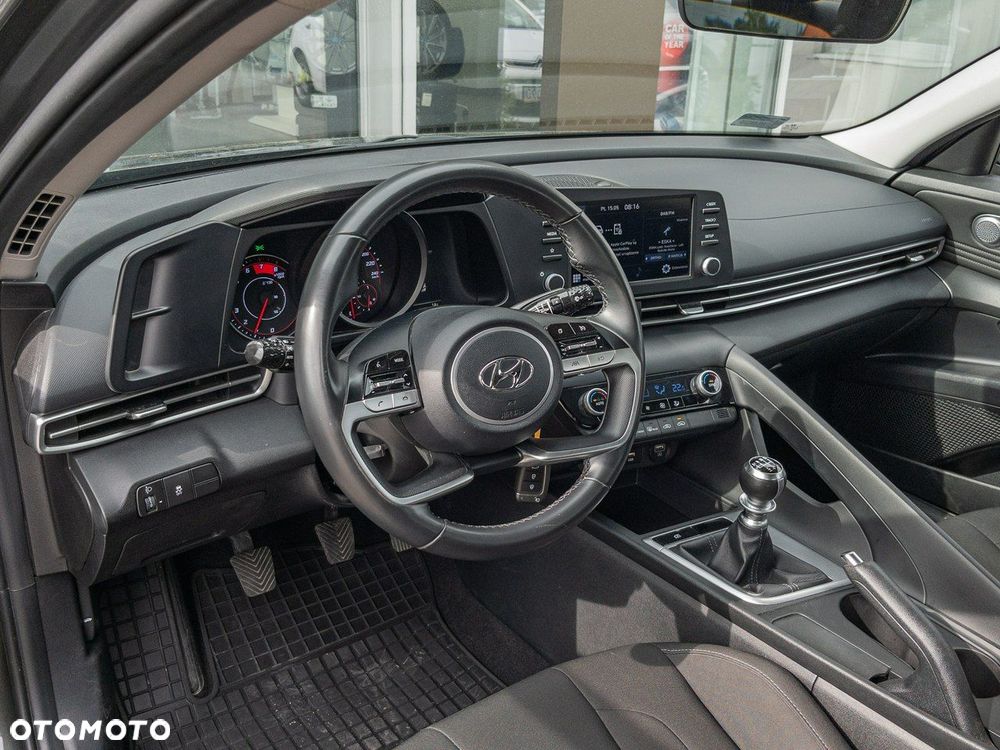 Hyundai Elantra - 11