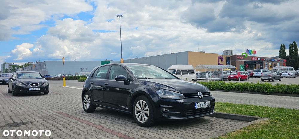 Volkswagen Golf - 1