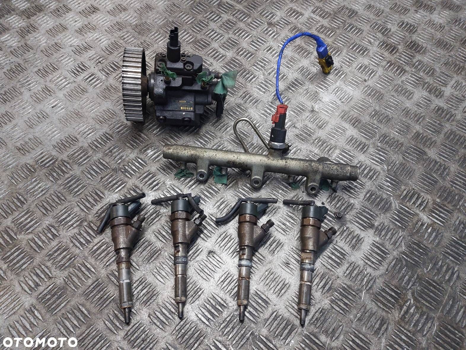 POMPA WTRYSKOWA + WTRYSKIWACZ KOMPLET + LISTWA PEUGEOT 307 I 2.0 HDI - 1