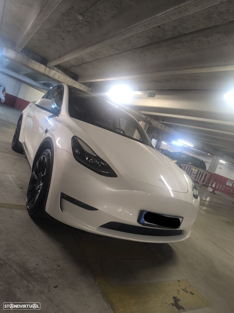 Tesla Model Y - 12