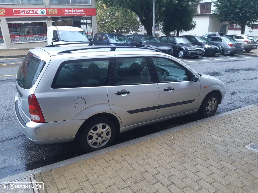 Ford Focus 1.4 Ambiente - 12
