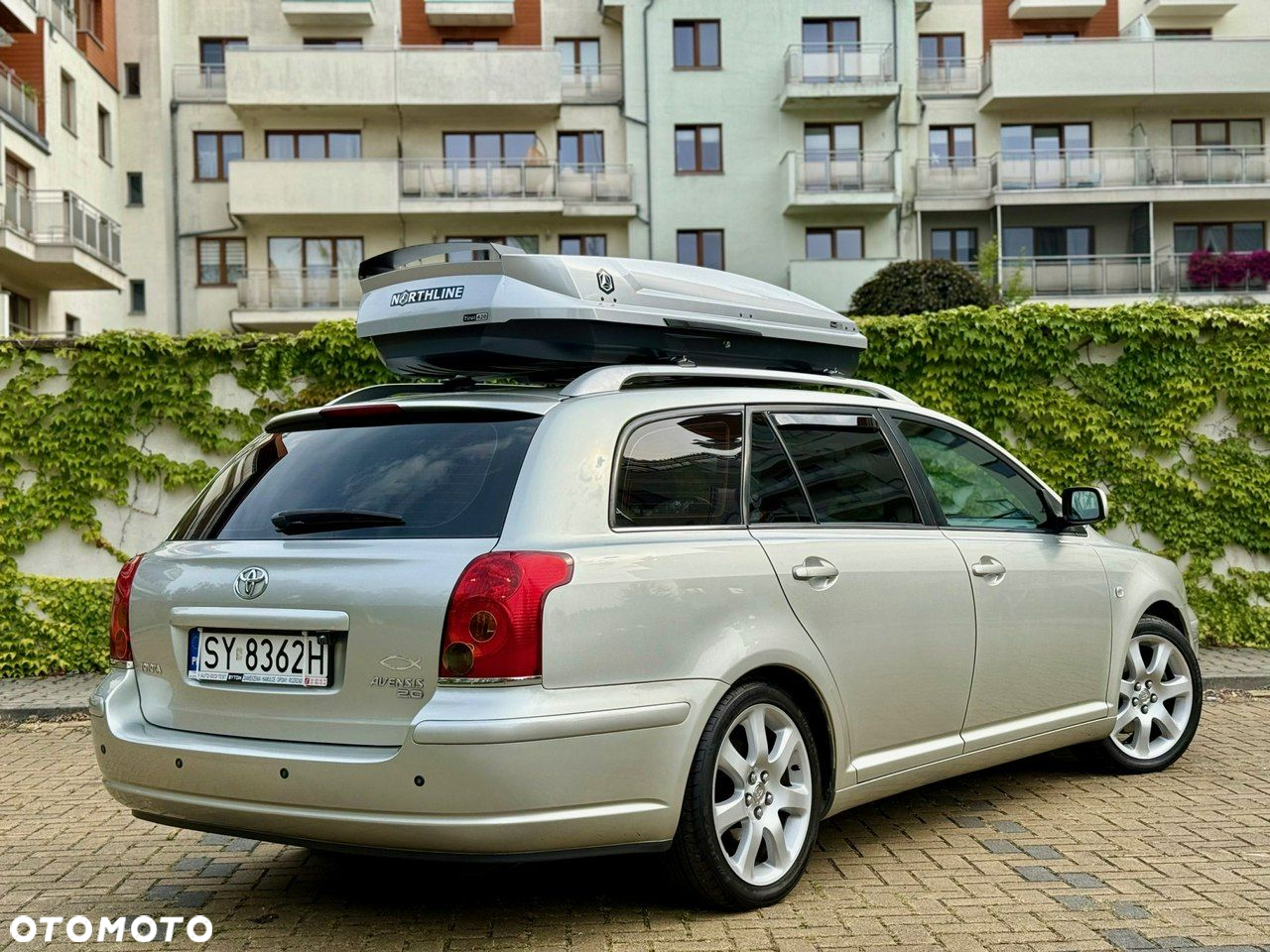 Toyota Avensis 2.0 VVT-i Combi Executive - 13