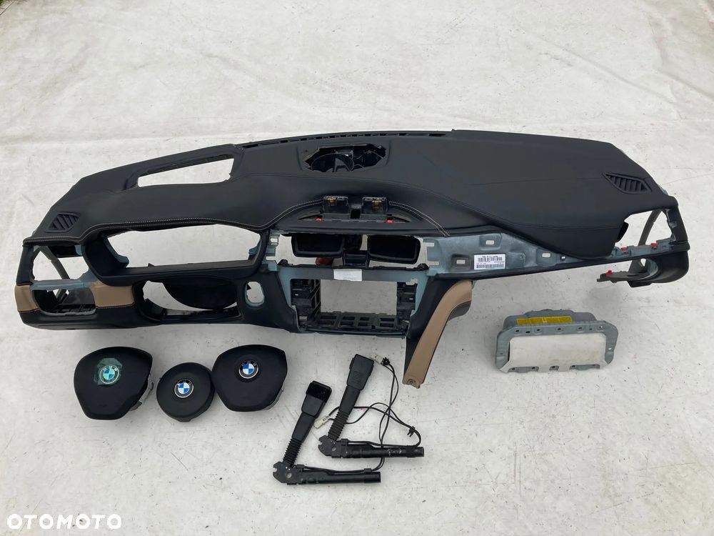 BMW 3 F30 4 F32 F34 F36 M M3 M4 F80 F82 LIFT SKÓRA DESKA KONSOLA KOKPIT PULPIT PÓŁKA PARAPET AIRBAG PODUSZKA POWIETRZNA KIEROWCY PASAŻERA KOLAN KOLANOWA FOTELOWA W FOTEL PASY PAS NAPINACZ DOPINACZ