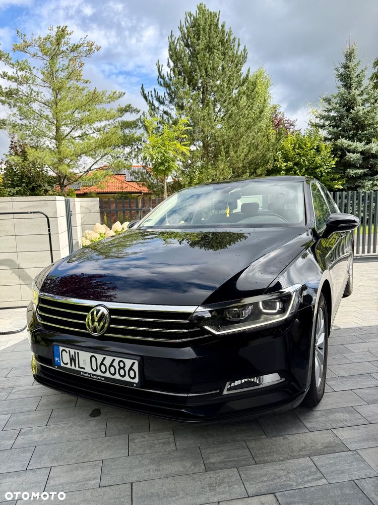 Volkswagen Passat - 1