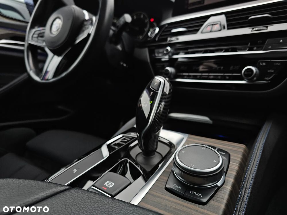 BMW Seria 5 520d M Sport - 16