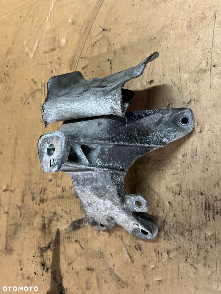 Łapa wspornik silnika Audi A4 B8 Lift 2.0 TDI 8K0199308CA - 1