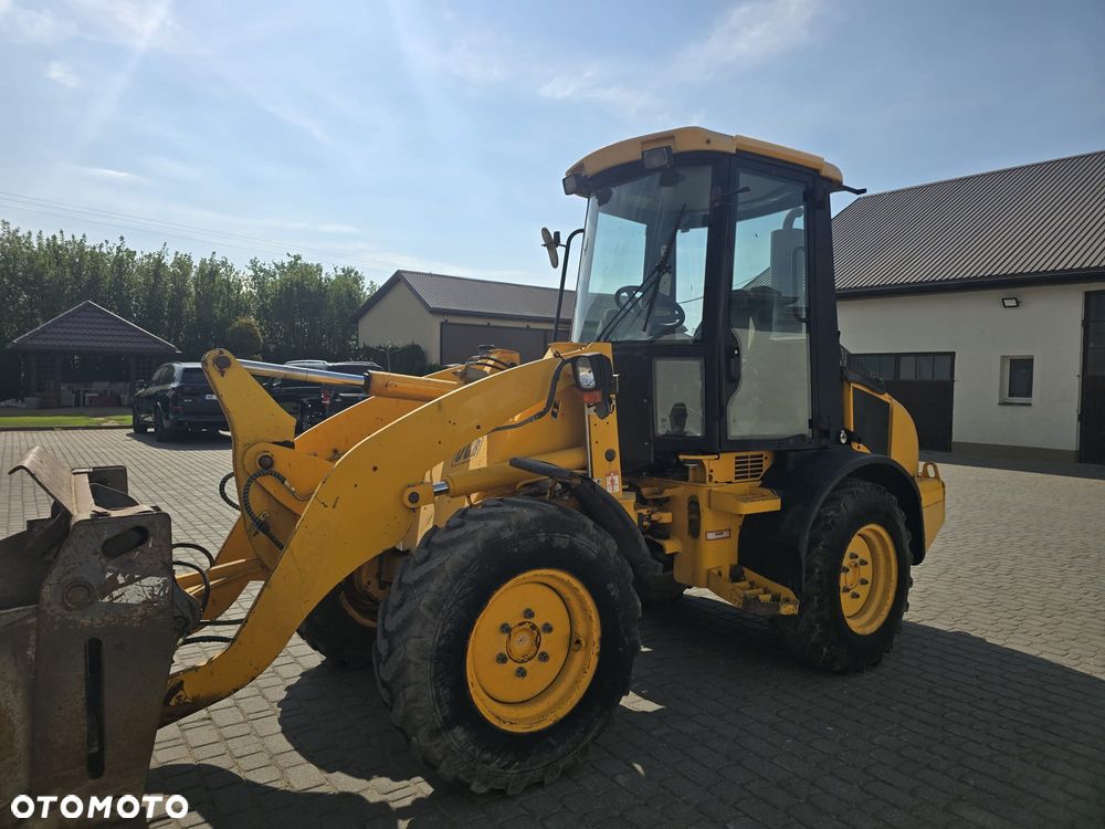 JCB 408 - 1