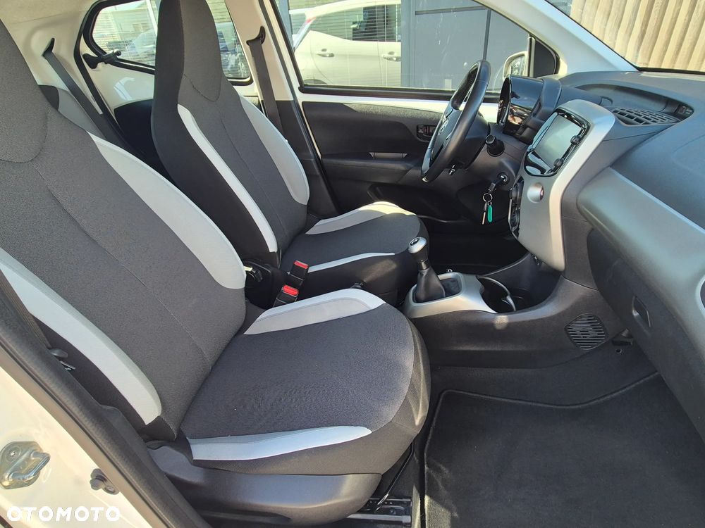 Toyota Aygo x-play Eco - 32