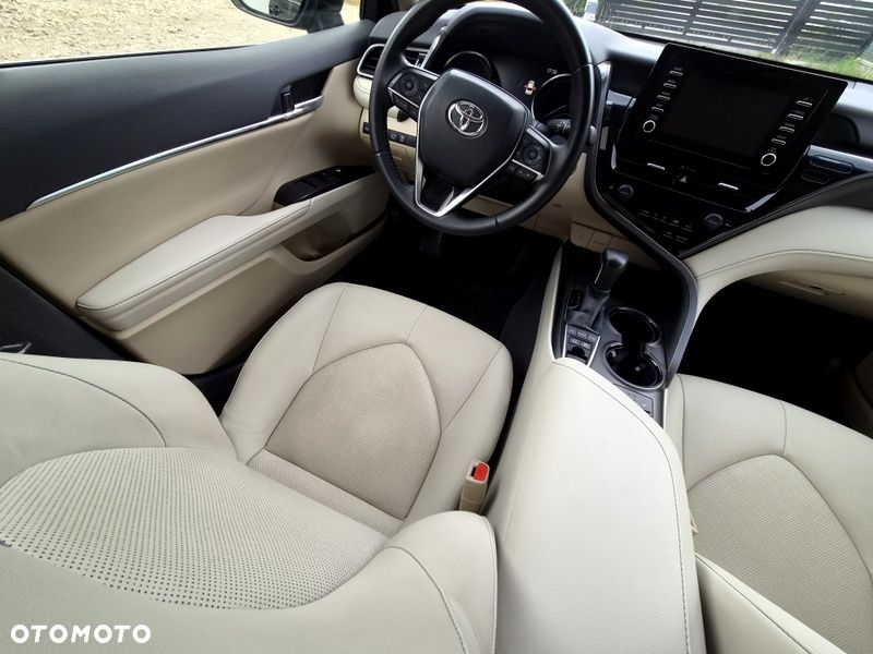 Toyota Camry - 23