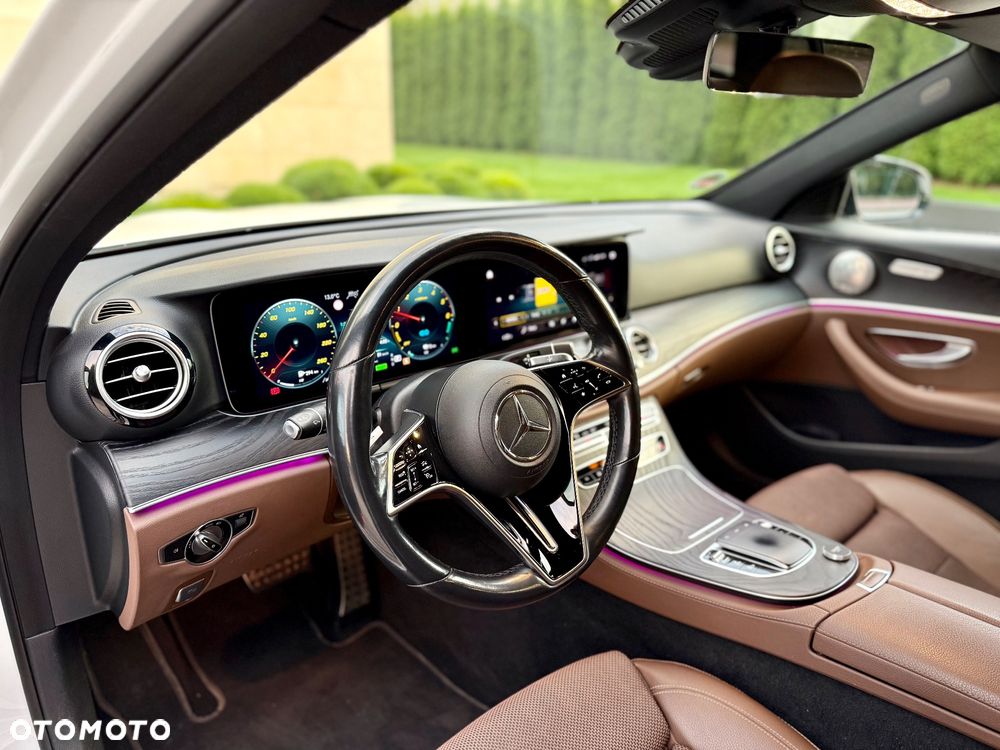 Mercedes-Benz Klasa E 300 de AMG - 23