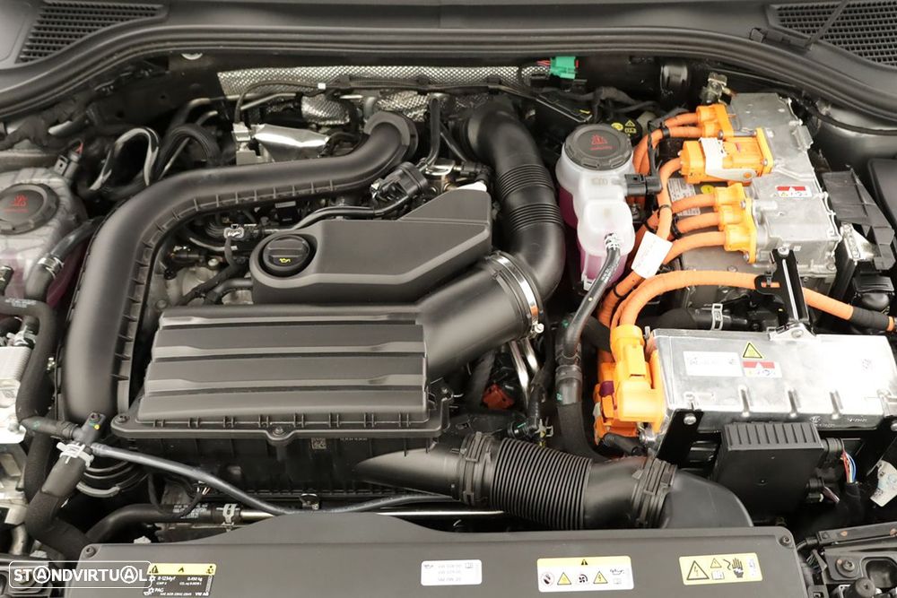 VW Passat Variant 1.5 TSI eHybrid DSG - 24