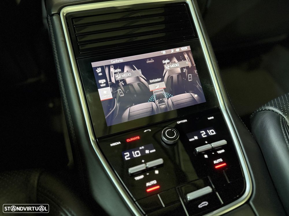 Porsche Panamera 4 E-Hybrid - 44