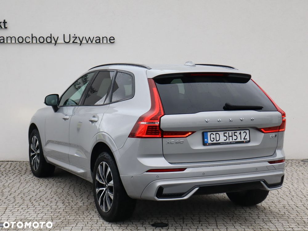 Volvo XC 60 B5 B AWD Plus Dark - 4