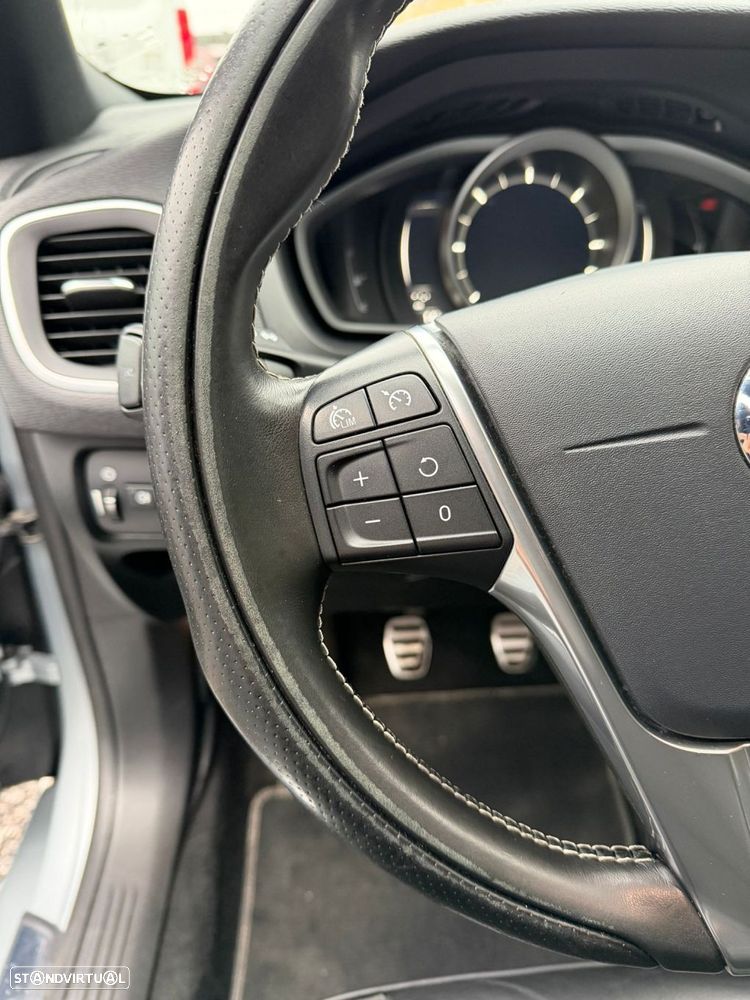 Volvo V40 2.0 D2 R-Design - 30