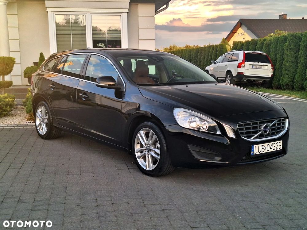 Volvo V60 T3 Momentum - 1