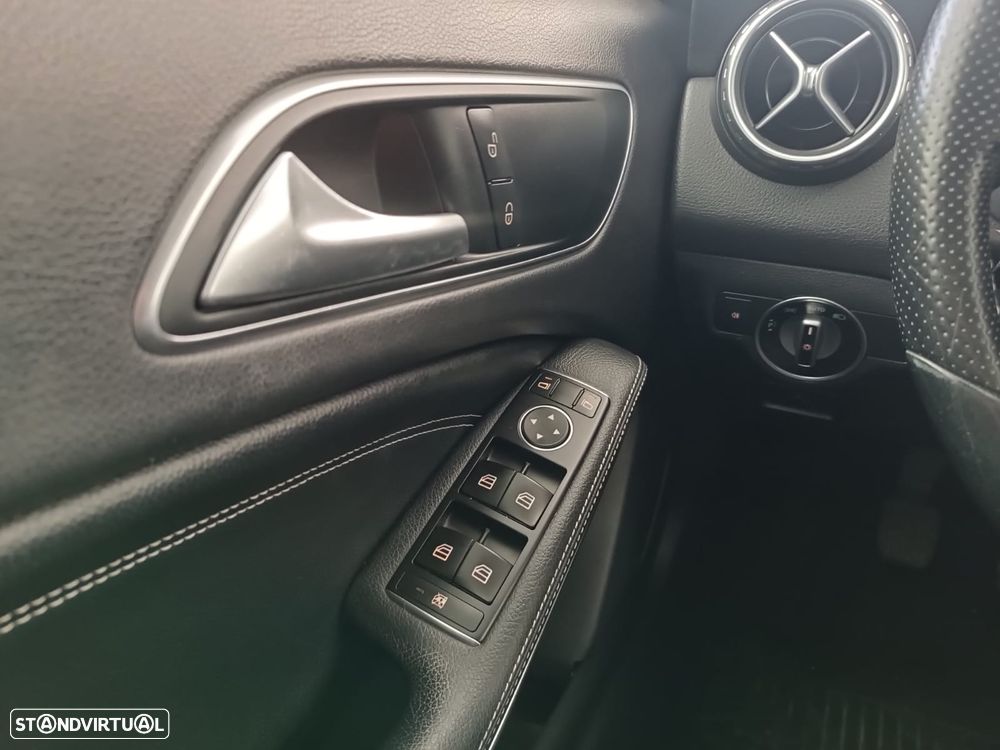 Mercedes-Benz GLA 180 d Urban - 18